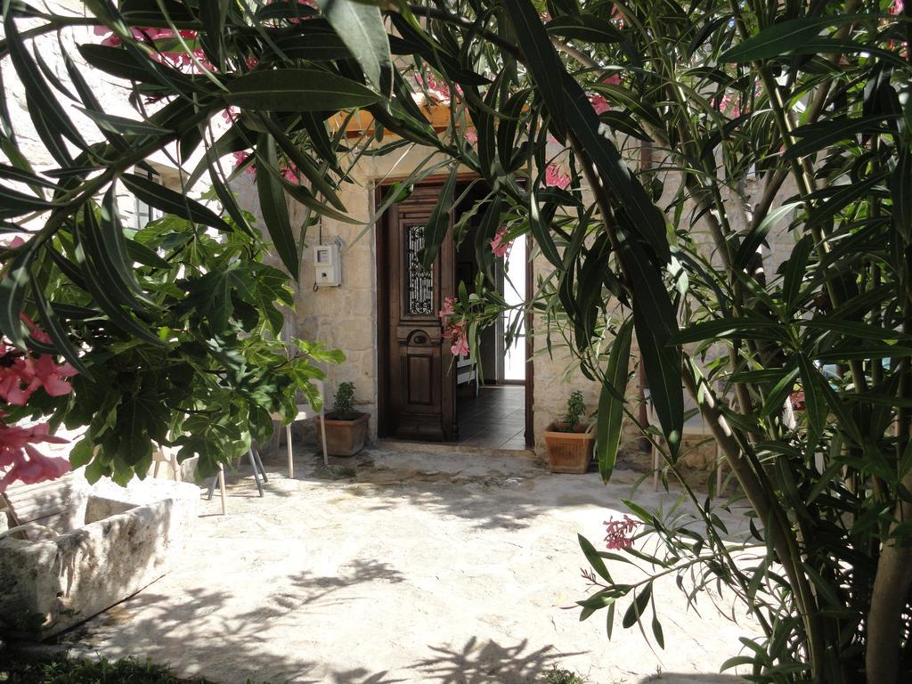 Villa Kamilári Kültér fotó